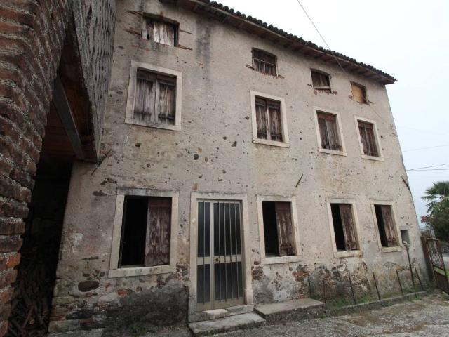 Rustico / Casale in vendita a Trissino VI