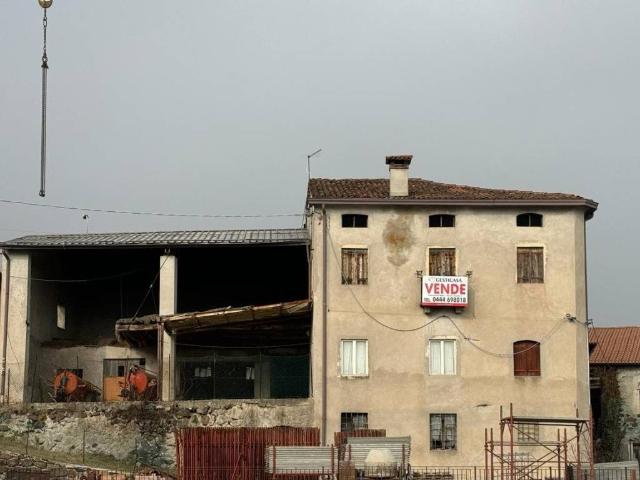 Rustico / Casale in vendita a Trissino VI