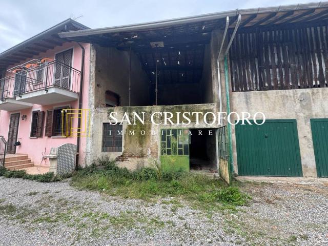 Rustico / Casale in vendita a Uboldo VA