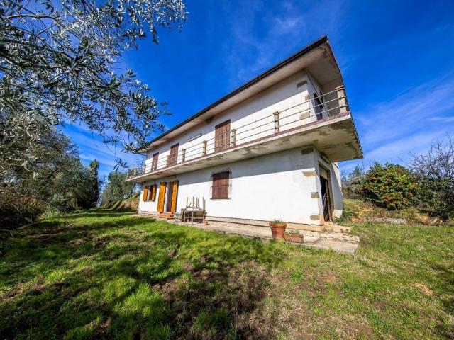 Rustico / Casale in vendita a Uzzano PT
