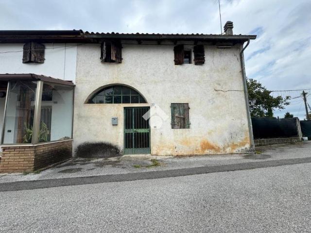 Rustico / Casale in vendita a Volpago del Montello TV