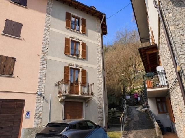 Rustico / Casale in vendita a Val Brembilla BG