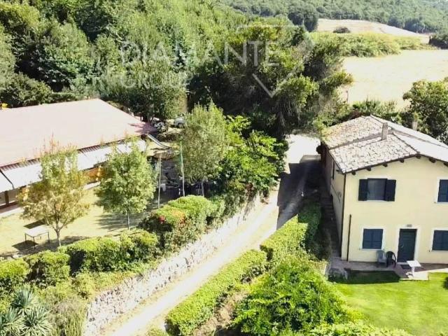 Rustico / Casale in vendita a Valentano VT