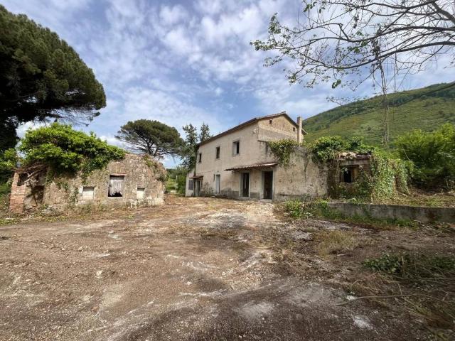 Rustico / Casale in vendita a Valle di Maddaloni CE