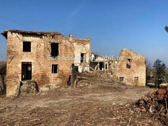 Rustico / Casale in vendita a Vallefoglia PU