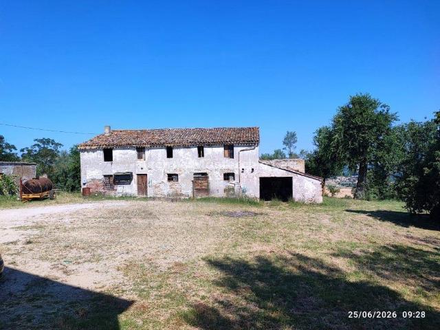 Rustico / Casale in vendita a Vallefoglia PU