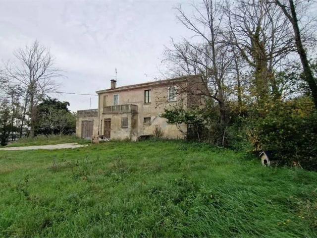 Rustico / Casale in vendita a Vallefoglia PU