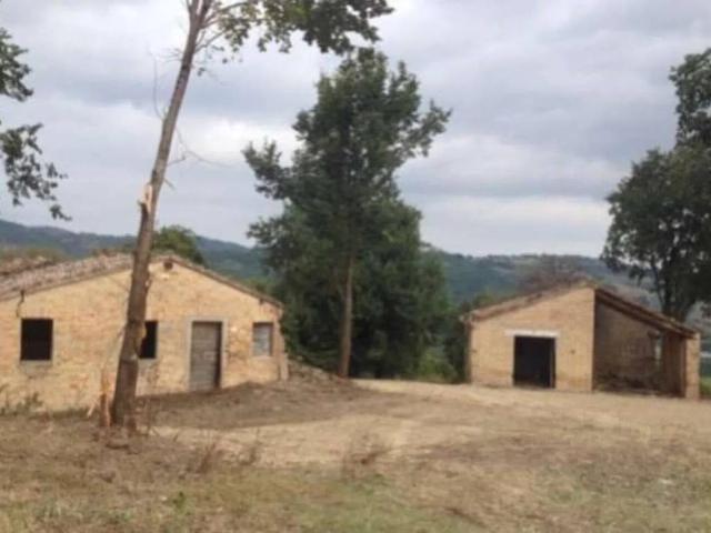 Rustico / Casale in vendita a Vallefoglia PU