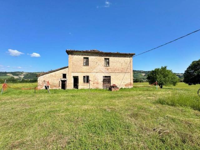 Rustico / Casale in vendita a Vallefoglia PU