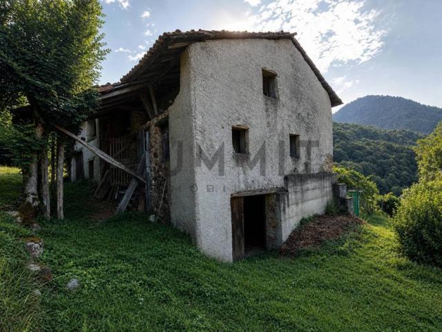 Rustico / Casale in vendita a Valli del Pasubio VI