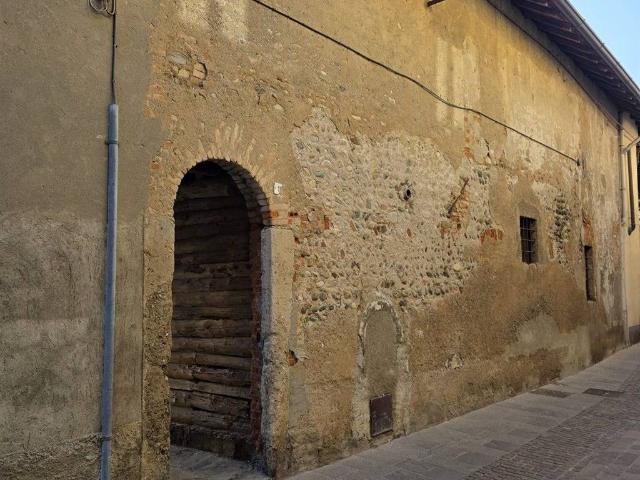 Rustico / Casale in vendita a Vaprio d'Adda MI