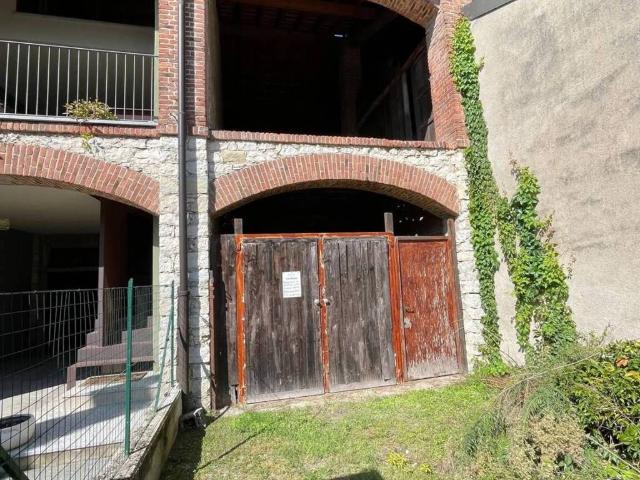 Rustico / Casale in vendita a Varano Borghi VA