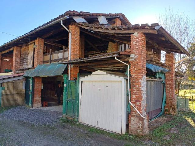 Rustico / Casale in vendita a Varallo Pombia NO