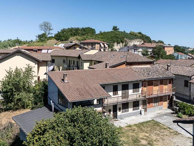 Rustico / Casale in vendita a Vezza d'Alba CN