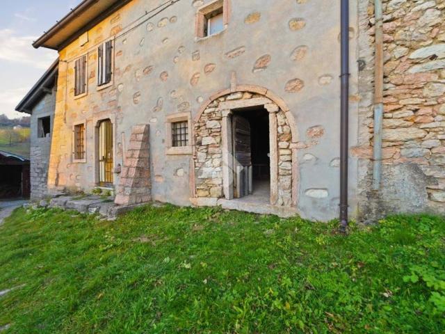 Rustico / Casale in vendita a Velo Veronese VR
