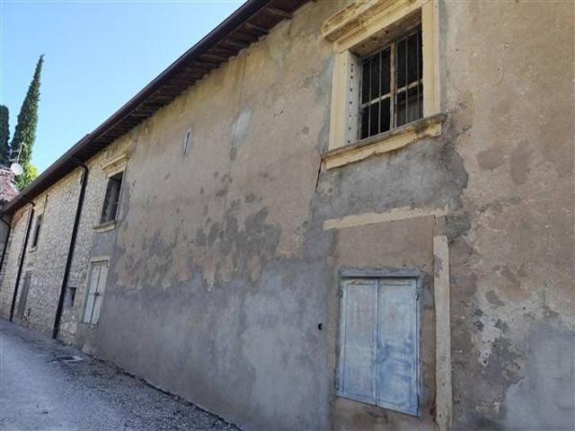 Rustico / Casale in vendita a Verona VR