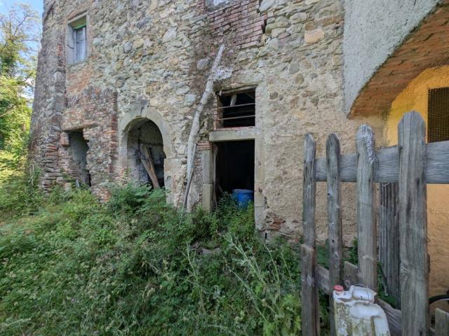 Rustico / Casale in vendita a Vernio PO