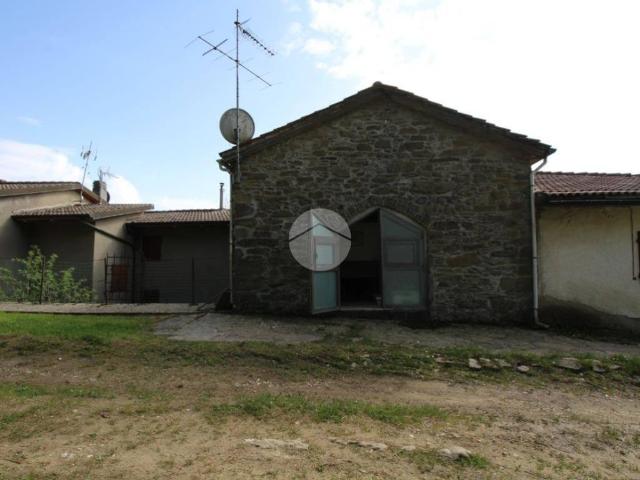 Rustico / Casale in vendita a Vernio PO