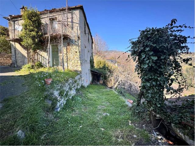 Rustico / Casale in vendita a Vessalico IM