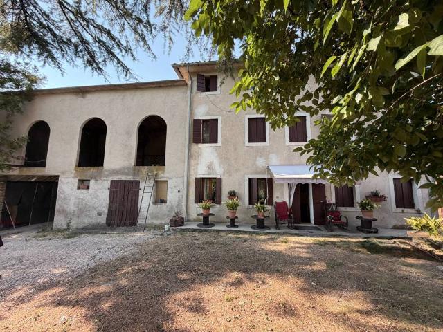 Rustico / Casale in vendita a Vittorio Veneto TV