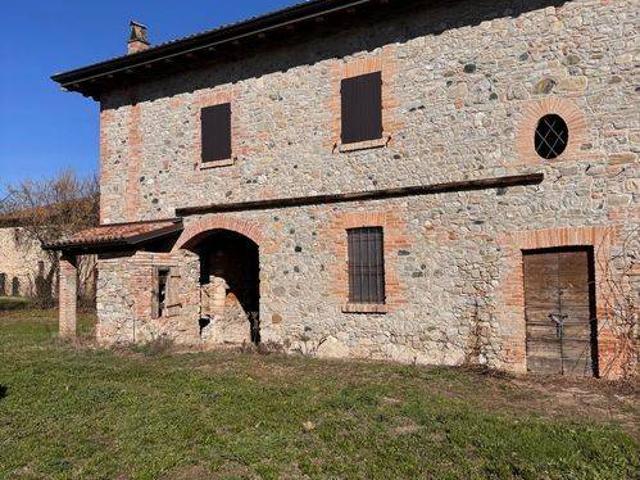 Rustico / Casale in vendita a Vigolzone PC