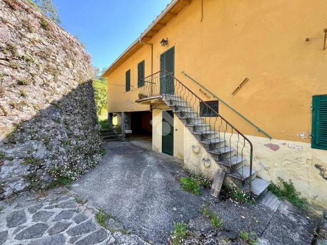 Rustico / Casale in vendita a Villa Basilica LU