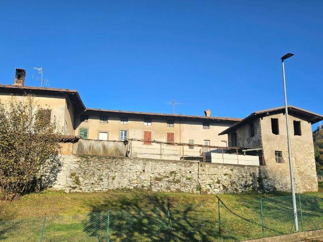 Rustico / Casale in vendita a Villa d'Almè BG