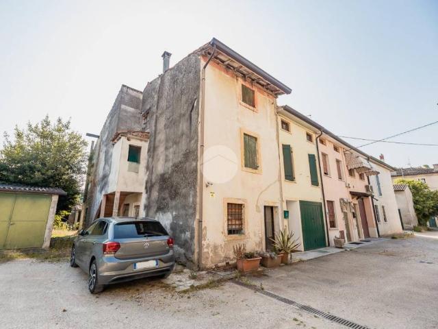Rustico / Casale in vendita a Villafranca di Verona VR