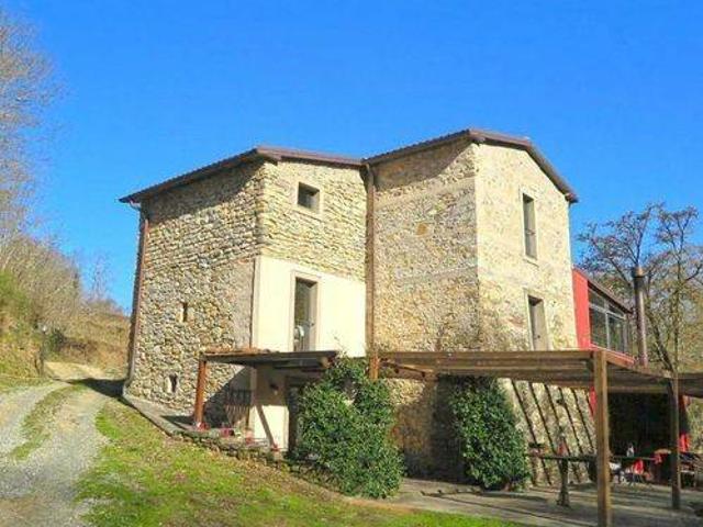 Rustico / Casale in vendita a Villafranca in Lunigiana MS