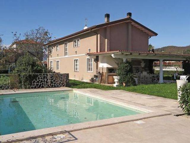Rustico / Casale in vendita a Villafranca in Lunigiana MS