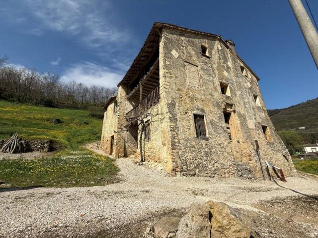 Rustico / Casale in vendita a Villaga VI