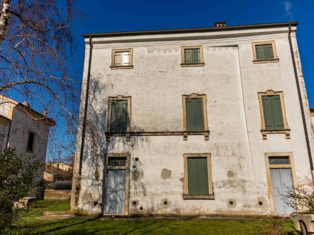 Rustico / Casale in vendita a Zevio VR