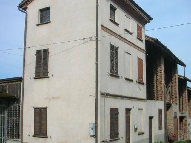 Rustico / Casale in vendita a Zenevredo PV