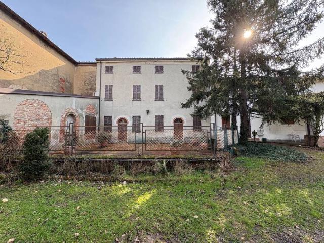 Rustico / Casale in vendita a Ziano Piacentino PC