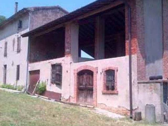 Rustico / Casale in vendita a Ziano Piacentino PC