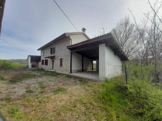 Rustico / Casale in affitto a Piozzano PC
