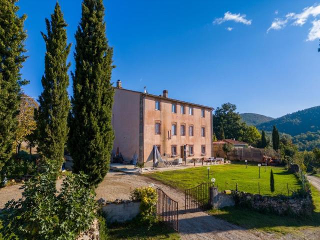 Rustico con terrazzo a Massa Marittima