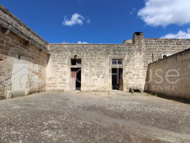 Rustico con terrazzo a Galatina