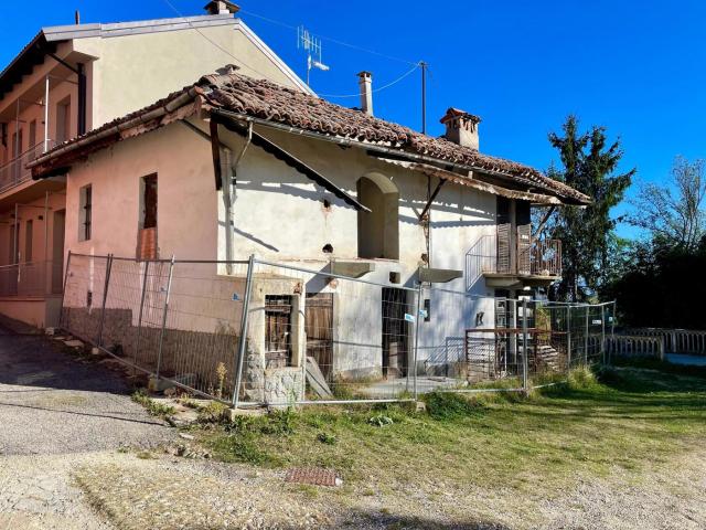 Rustico con box doppio a Monticello d'Alba