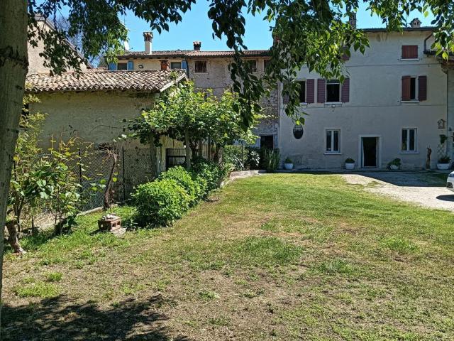 Rustico con giardino a Monzambano