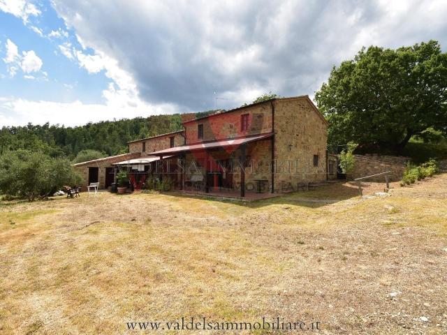Rustico con giardino a Pomarance