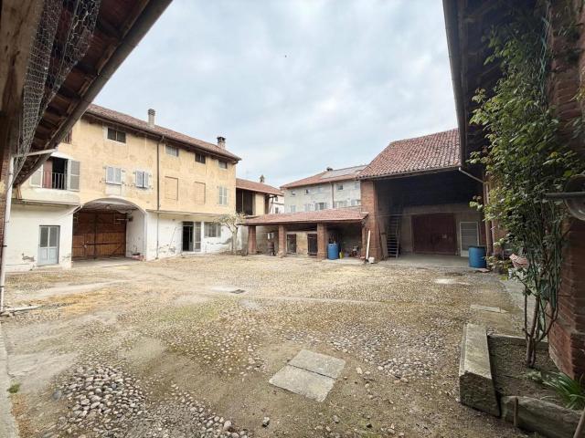Rustico con giardino a Sartirana Lomellina