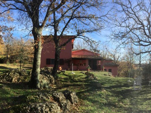 Rustico con giardino a Sorano