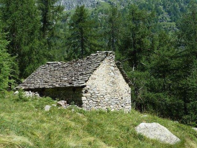 Rustico con giardino a Varzo