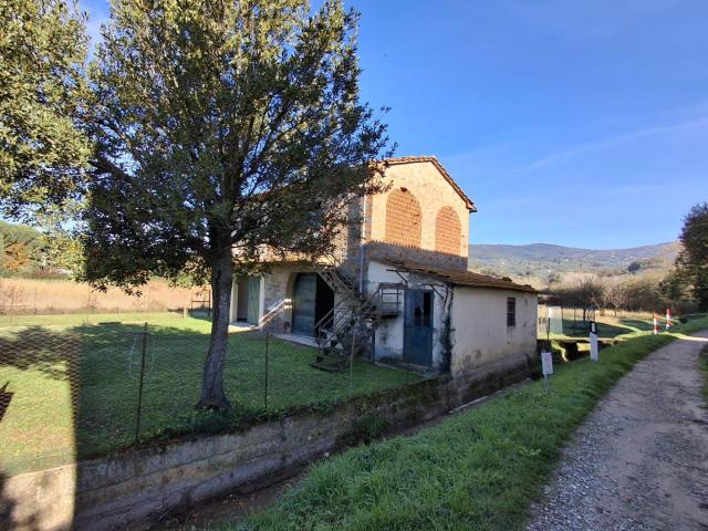 Rustico con giardino a Vinci