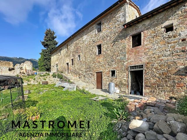 Rustico con giardino in via campioni, Buggiano
