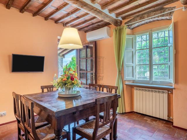 Rustico con giardino in via di mutigliano 1051/b, Lucca