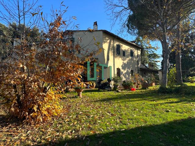 Rustico con giardino in via di villa cedri, Firenze