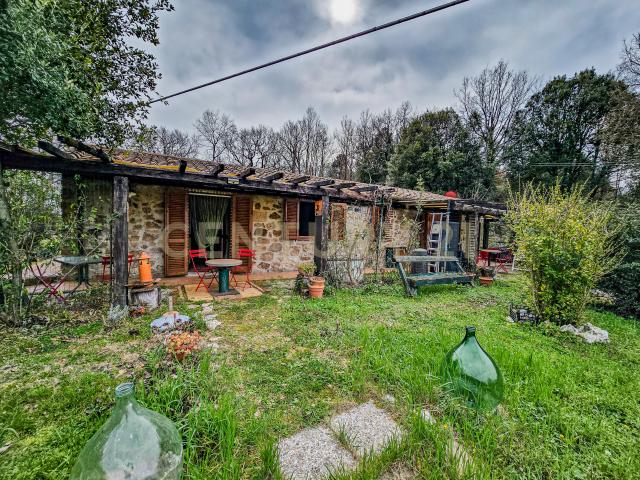 Rustico con giardino in località camaiano snc, Roccastrada