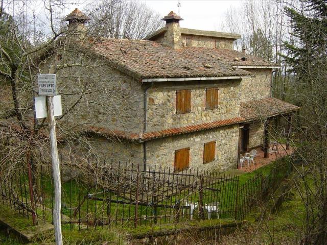 Rustico con giardino Piancastagnaio saragiolo